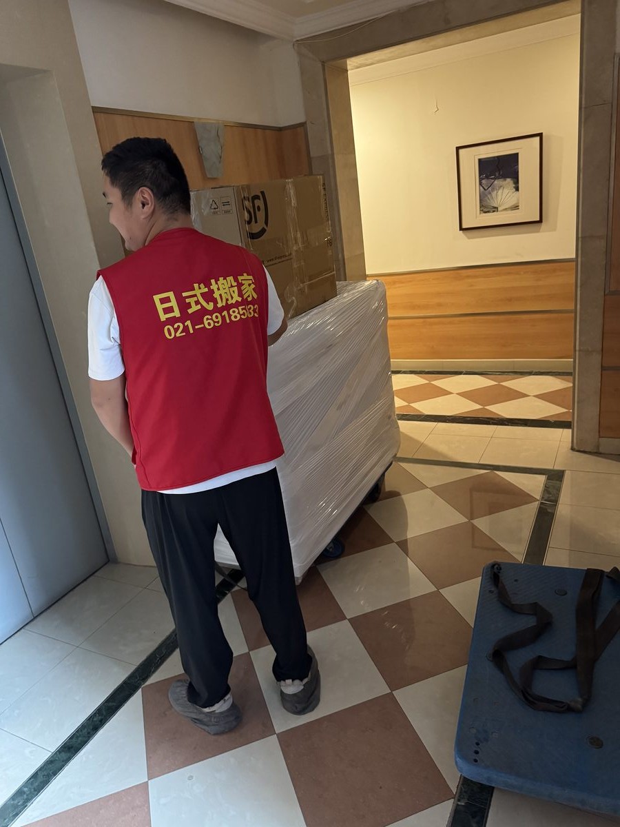 金虎日式搬家服务现场