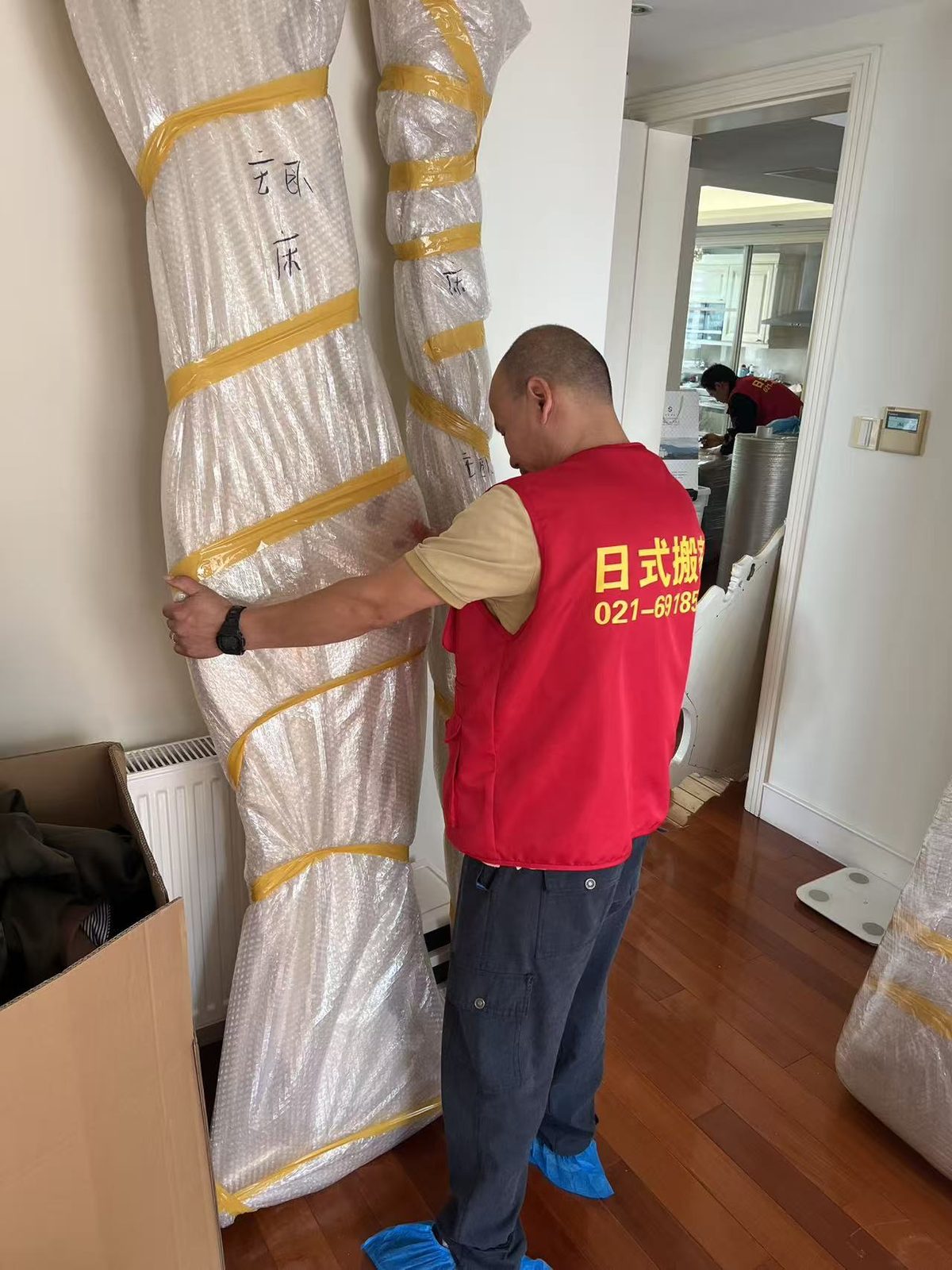 大平层精装搬家，墙面与踢脚线如何无损